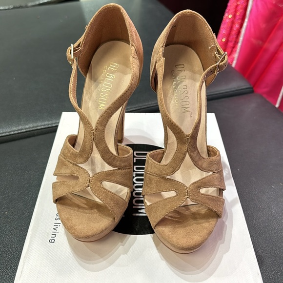 De Blossom Collection - 5” Heel - Nude Suede - Picture 3 of 7
